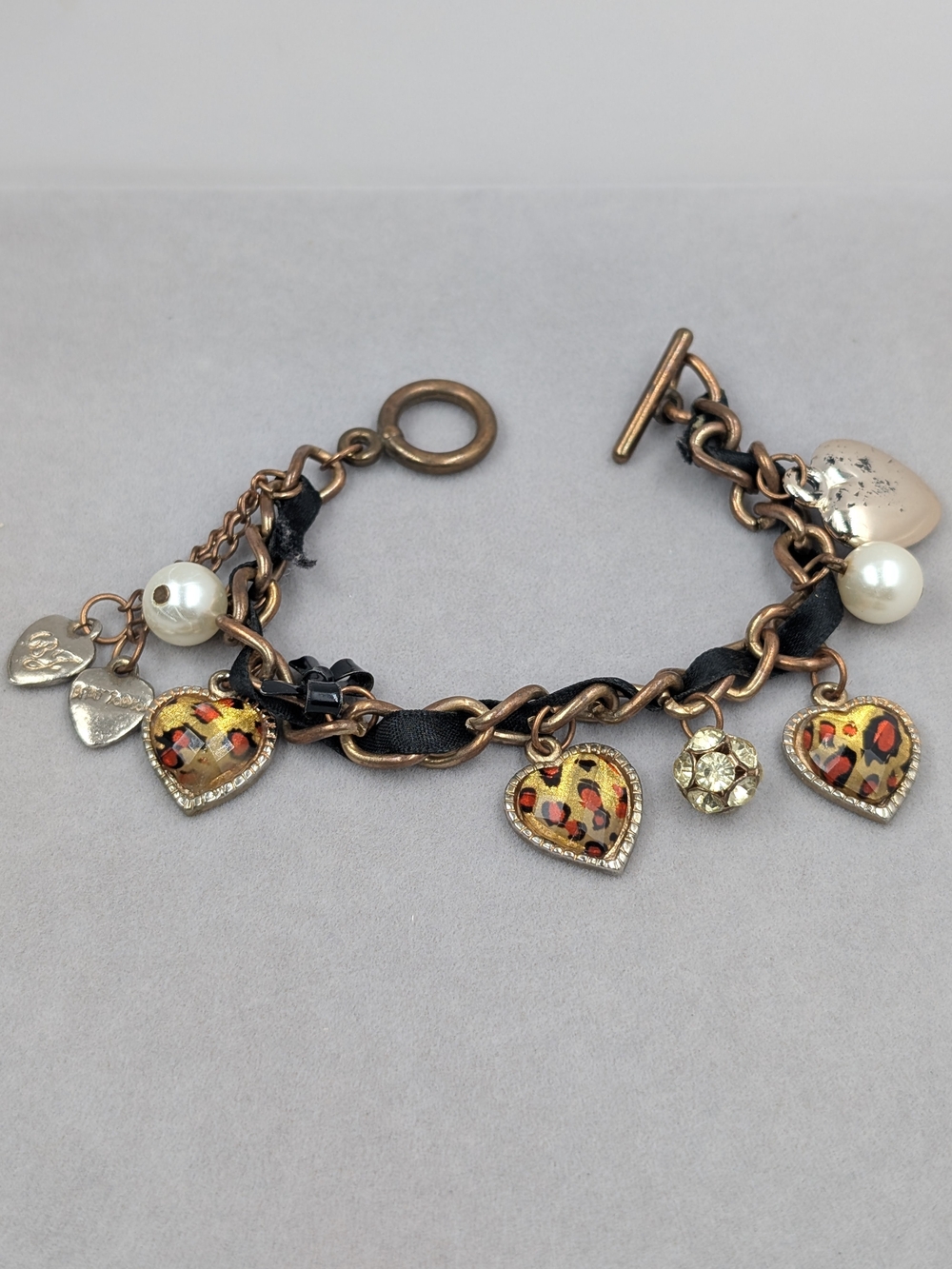 Betsey Johnson Leopard Heart Charm Bracelet Pearls Bows Rhinestones | 0841 - Picture 2 of 4